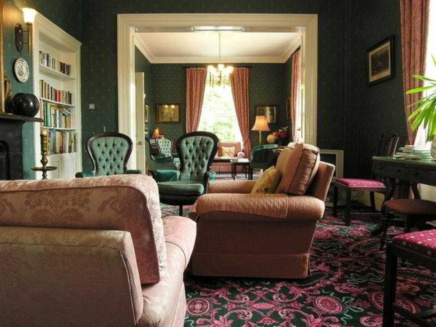 Ross Lake House Hotel