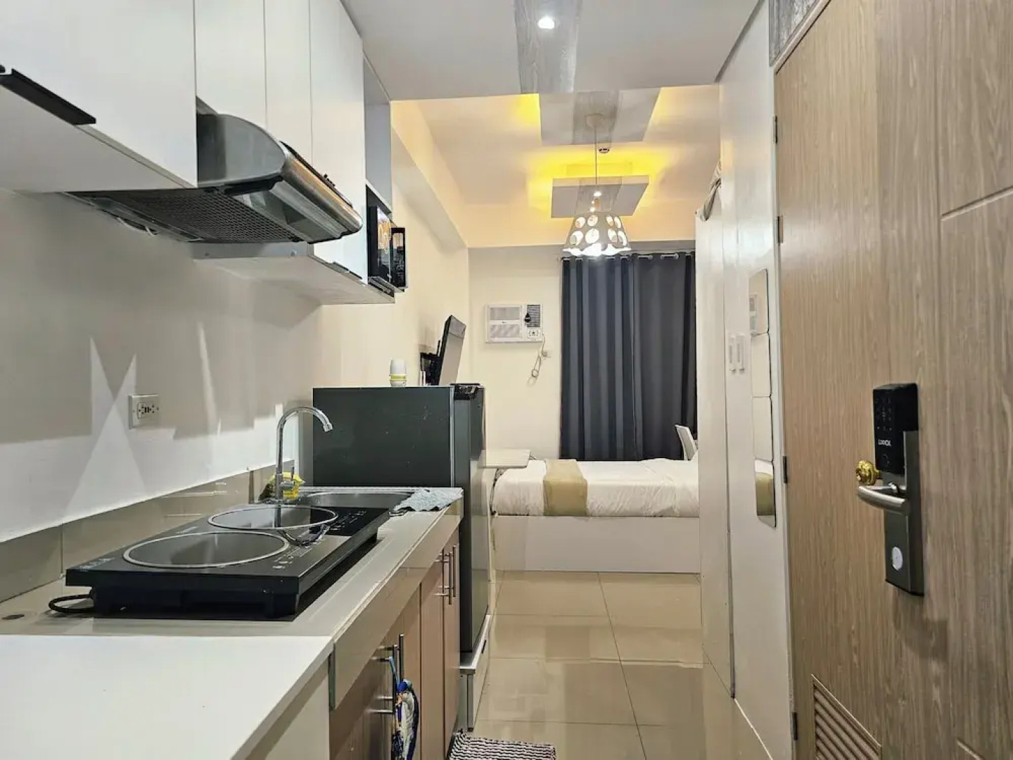 Modern Cozy Studio with Netflix