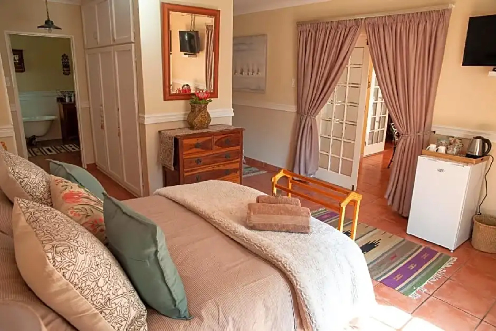 Roses And Pebbles B & B Guest House