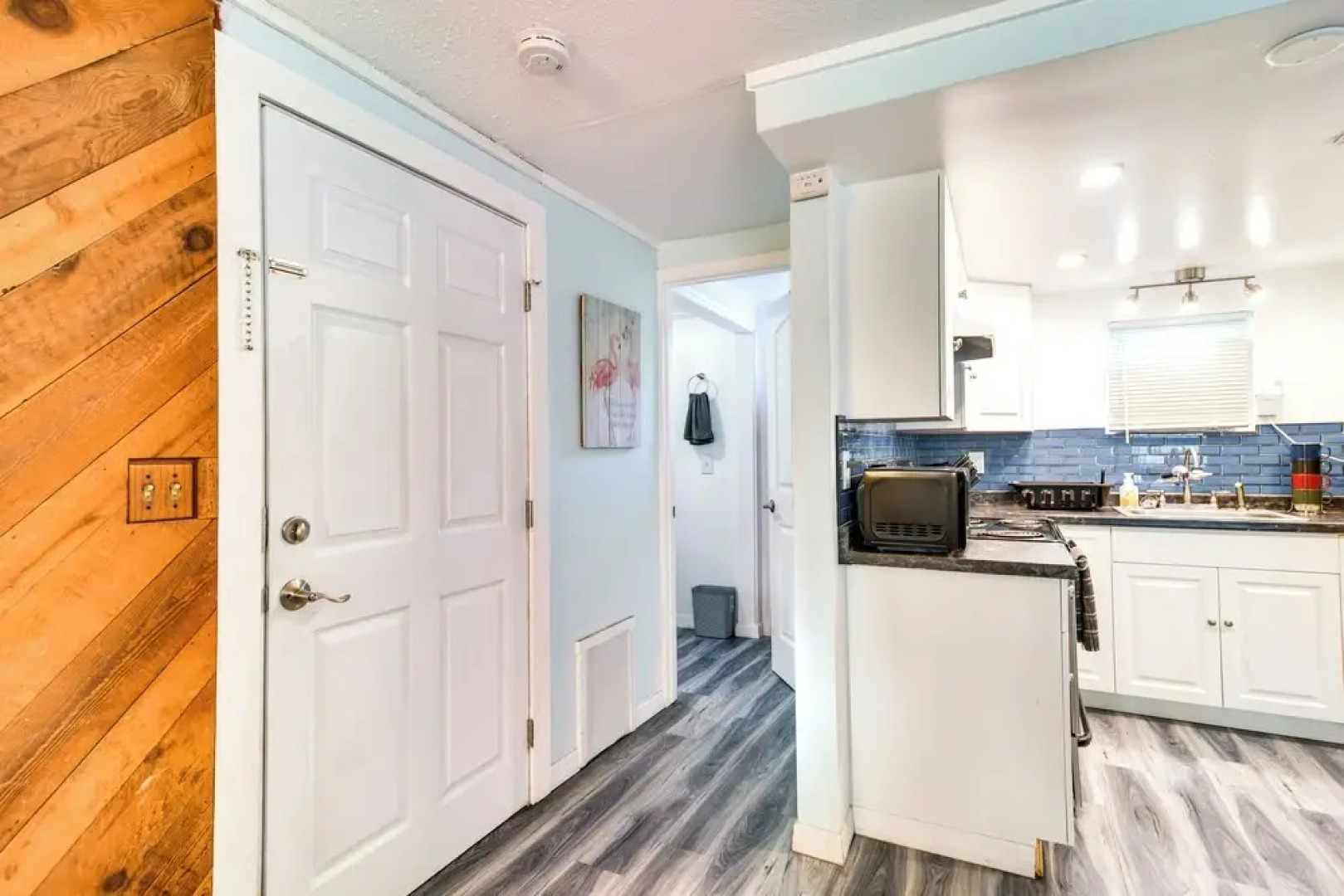 Remodeled Seminole Apt + Yard: 3 Mi to Beach!