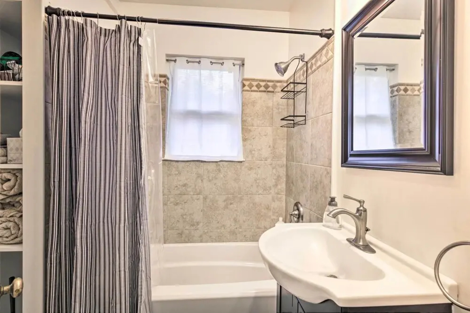 Modern Weaverville Home With Outdoor Fire Pit!