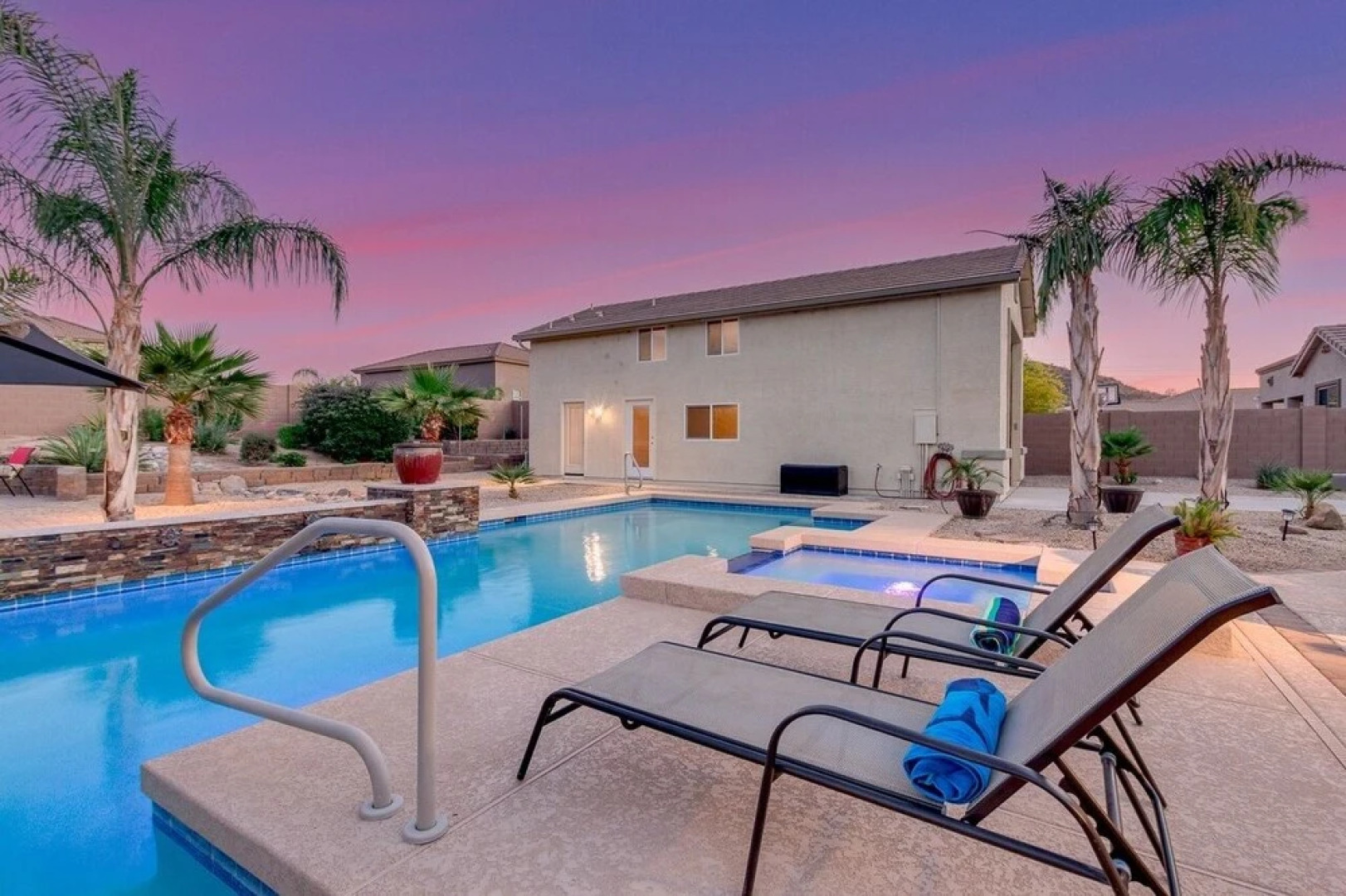 Oasis in The Desert! 5 Bedrooms, 3 Baths, Heated Resort Pool and Spa! Separate Casita! by Redawning