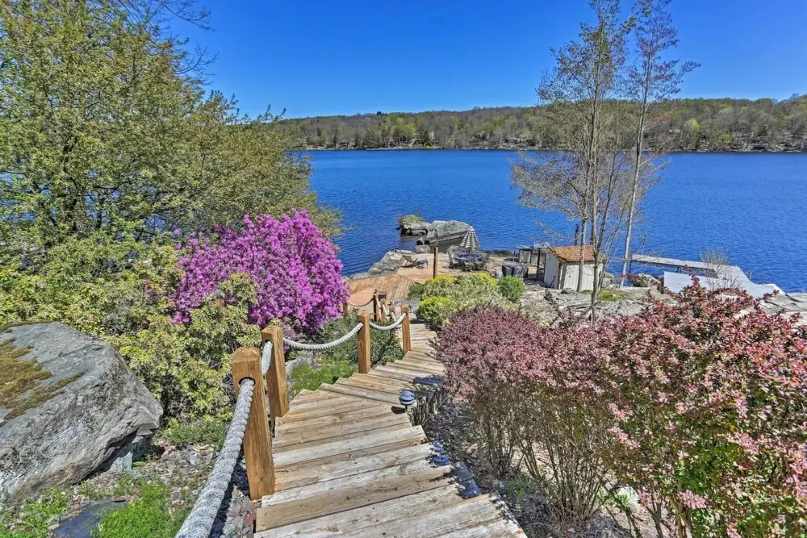 Airy Lake Ariel Home w/ Private Dock + Kayaks!