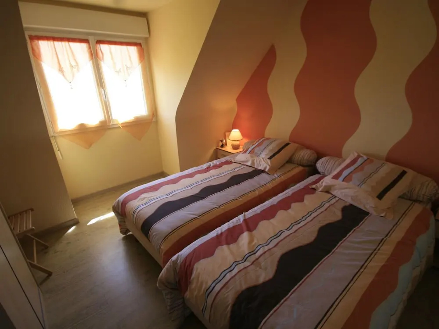 Beautiful villa by the sea with a large garden, jacuzzi, sauna and steam room.