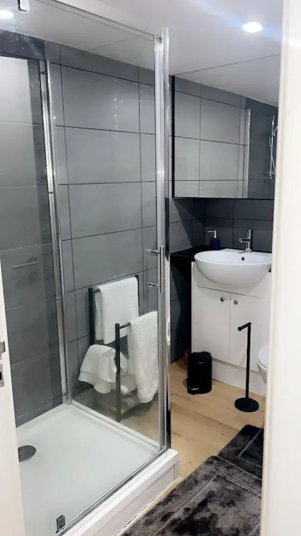 Cozy West Bromwich Apartment by High Street