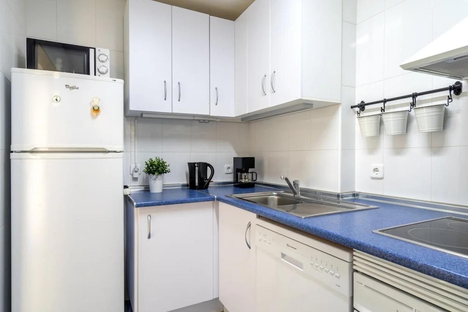 2BR  Apartment with Sea View, Gym and Pool Ref 129