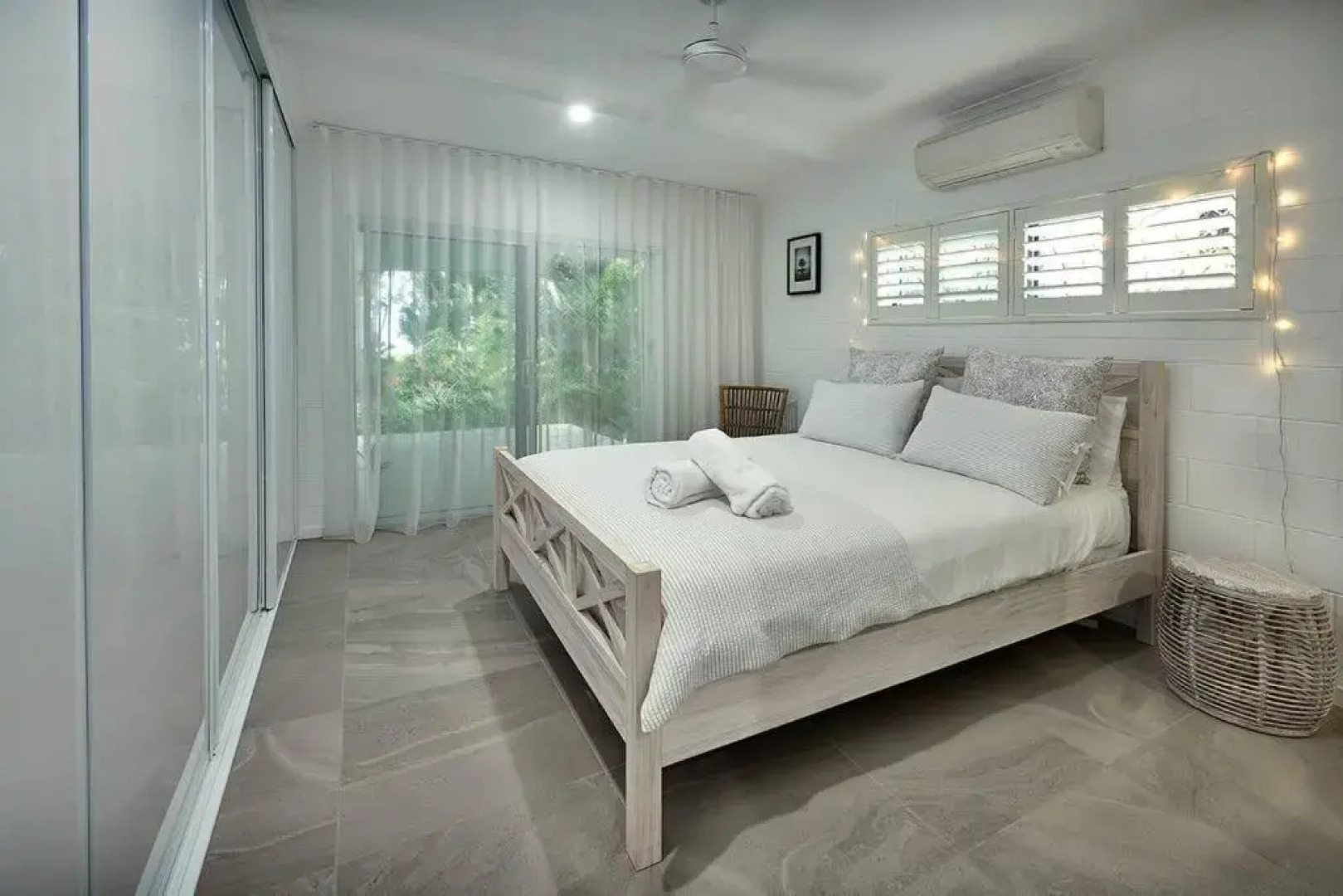 Beachfront - 'Pippies on the Beach' @ Bramston