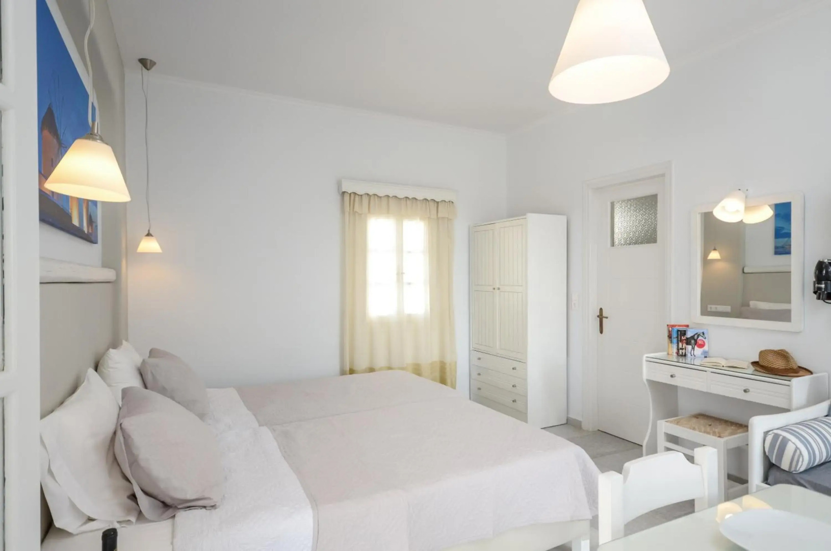 Birikos Hotel & Suites