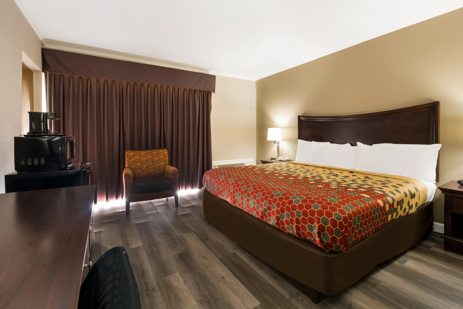 Perry Inn & Suites By Capital O National Fairground GA I 75