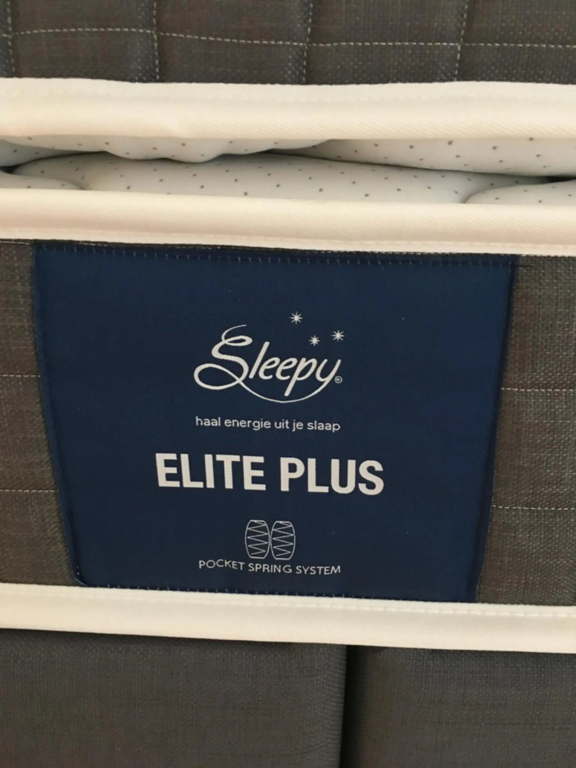 Studio 4 pers met Frontaal Zeezicht & privé zwembad Oostende