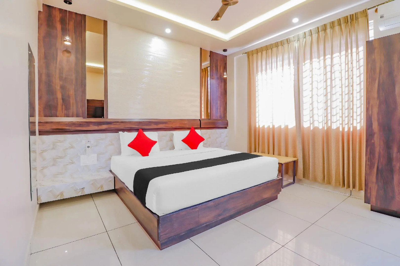 Capital O 79412 Aishwarya Inn