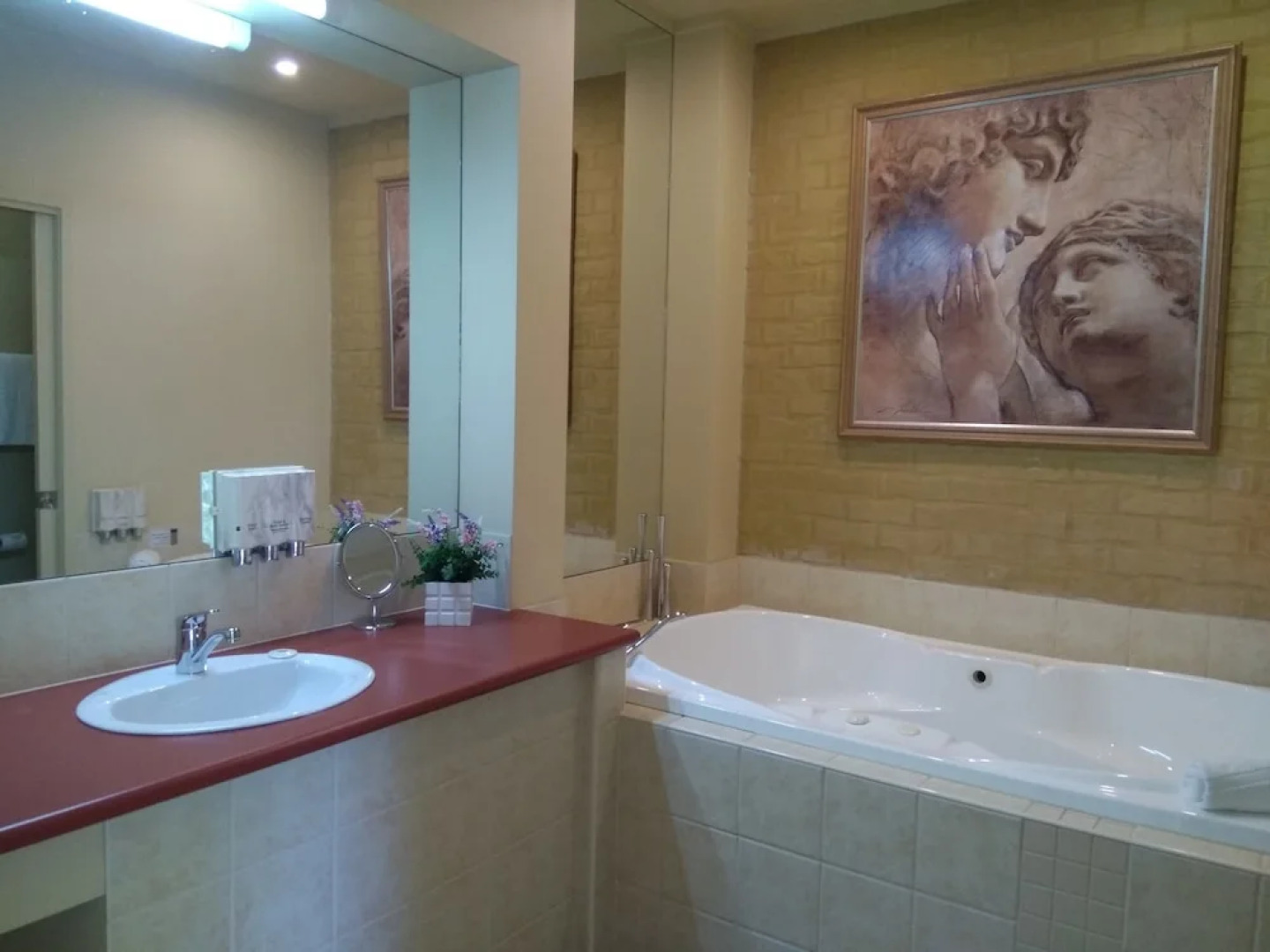 Madison Spa Motel - Adults Only