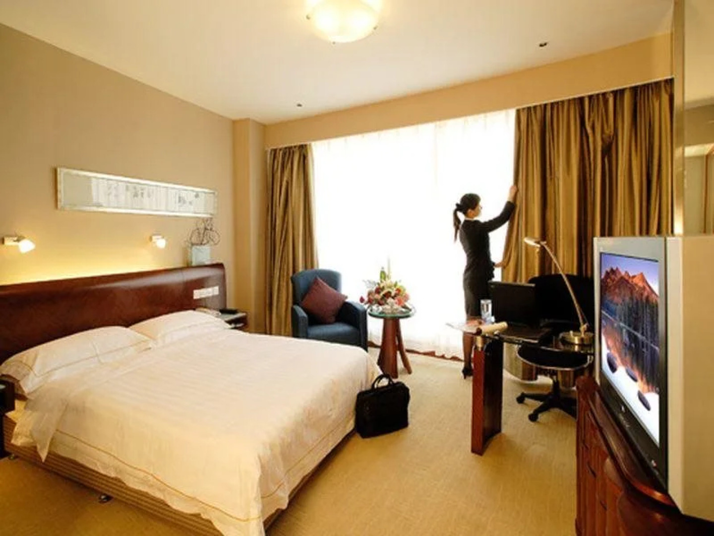 Yun-Ray Ambassador Hotel