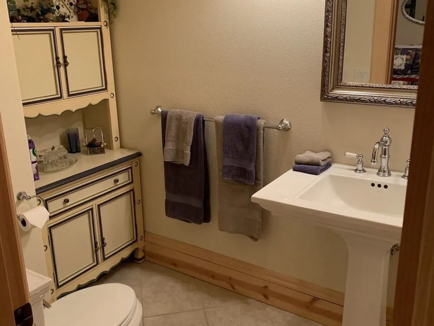 Sandy Salmon Bed & Breakfast Lodge