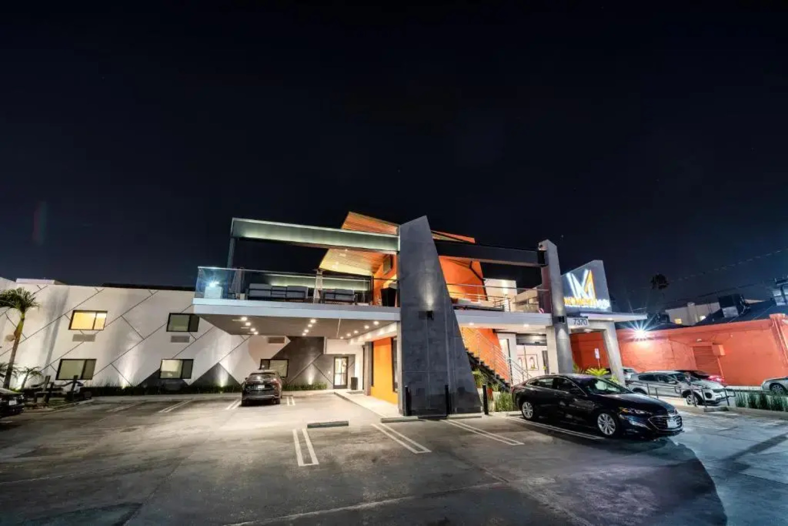 Econo Lodge and Suites