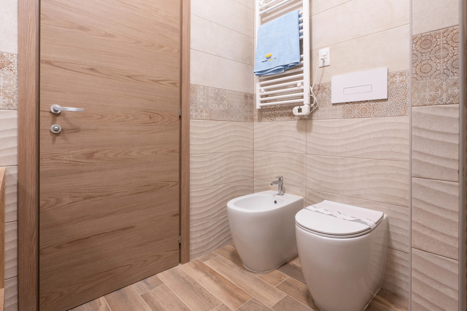 Отель Red Sun Village