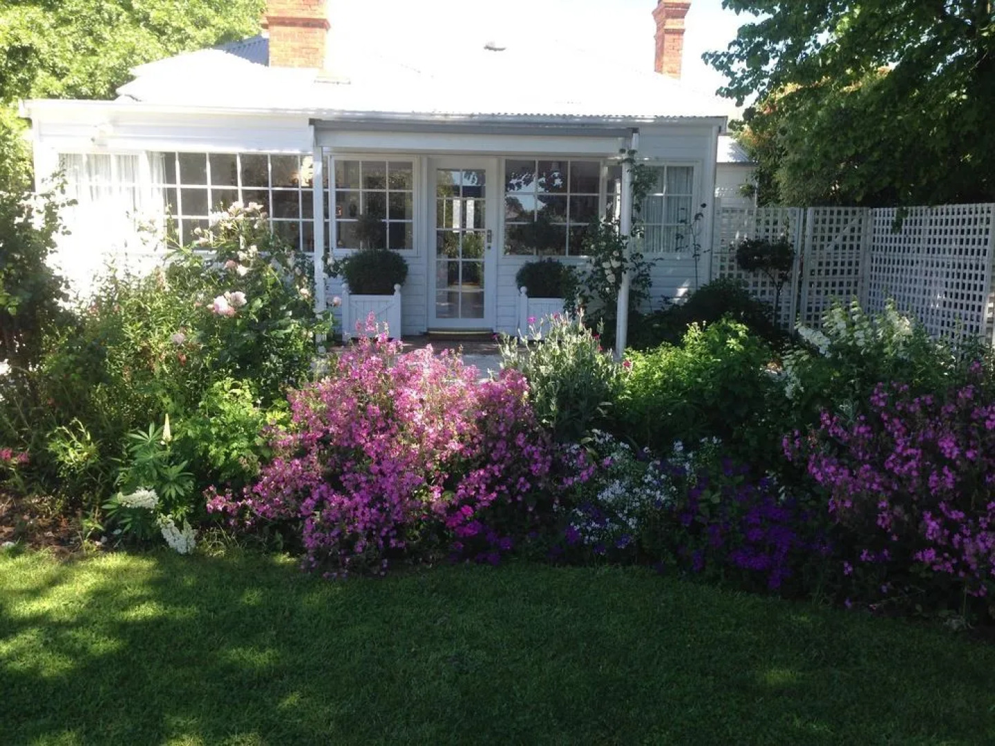 White Dove Cottage Bed and Breakfast