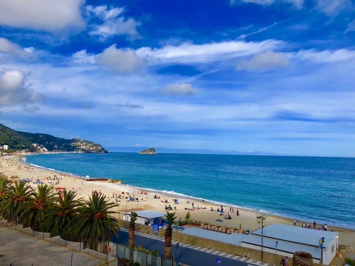 Leo Seaview Apartment