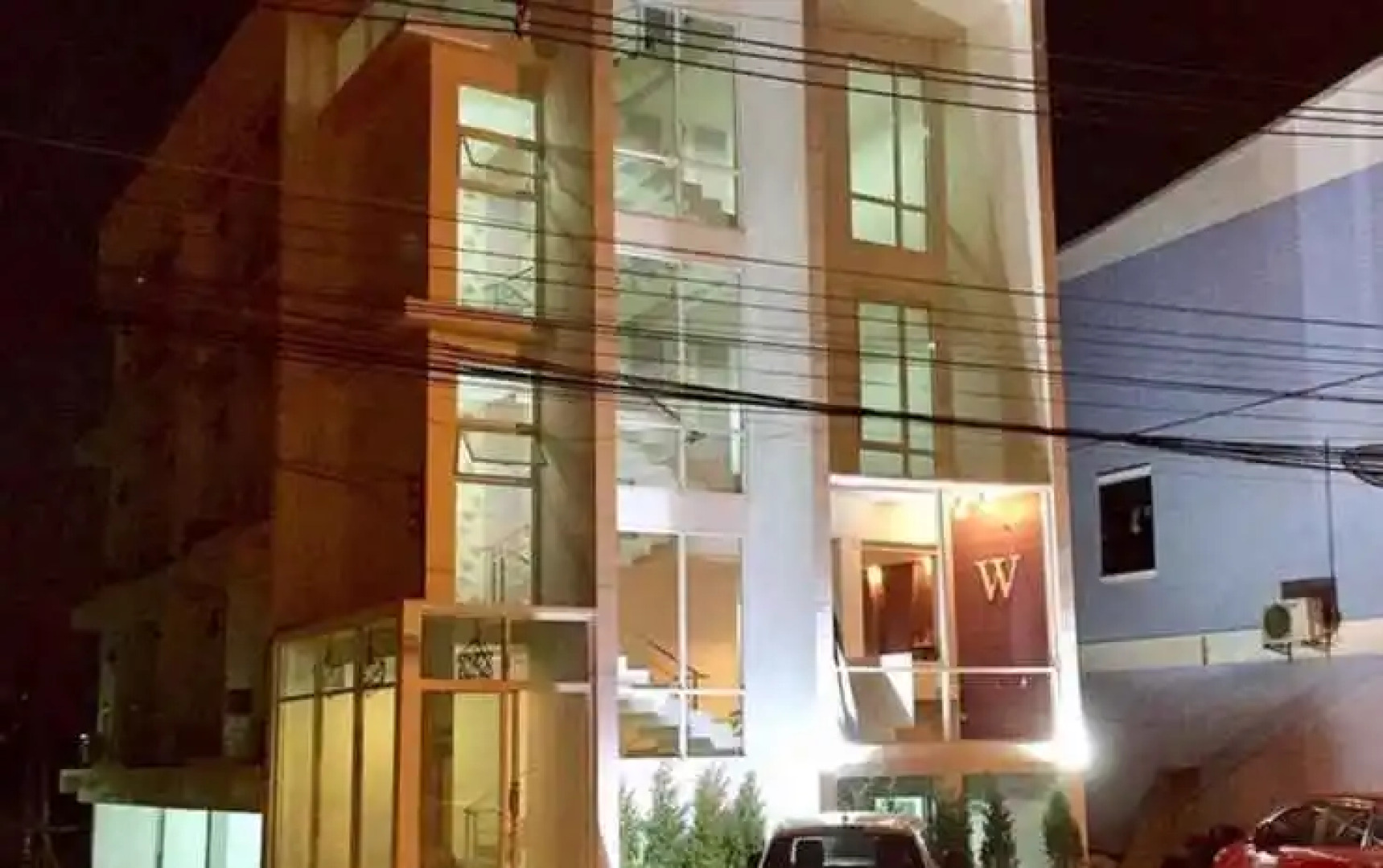 White Ville Apartment