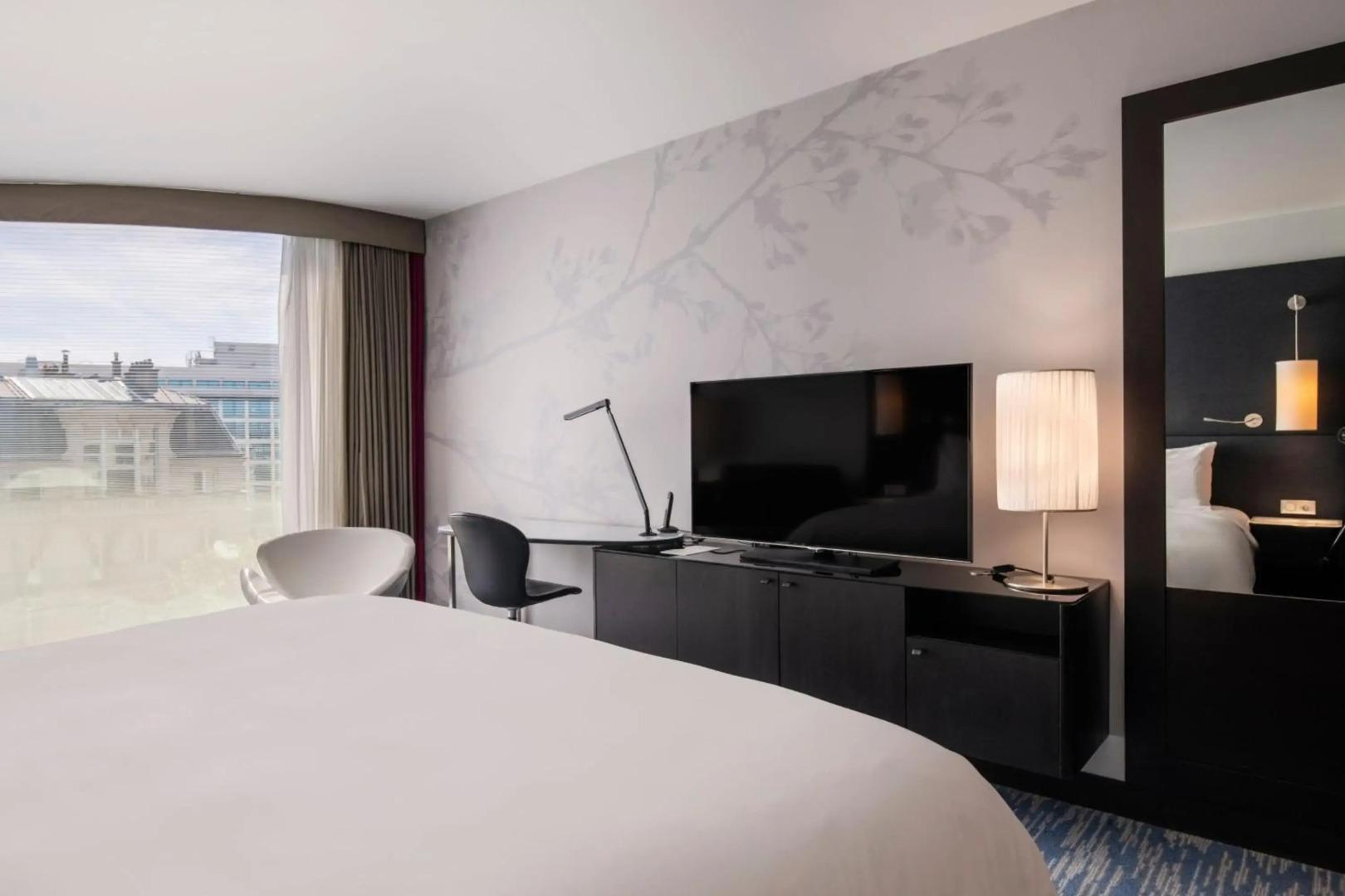 Renaissance Paris Arc de Triomphe Hotel