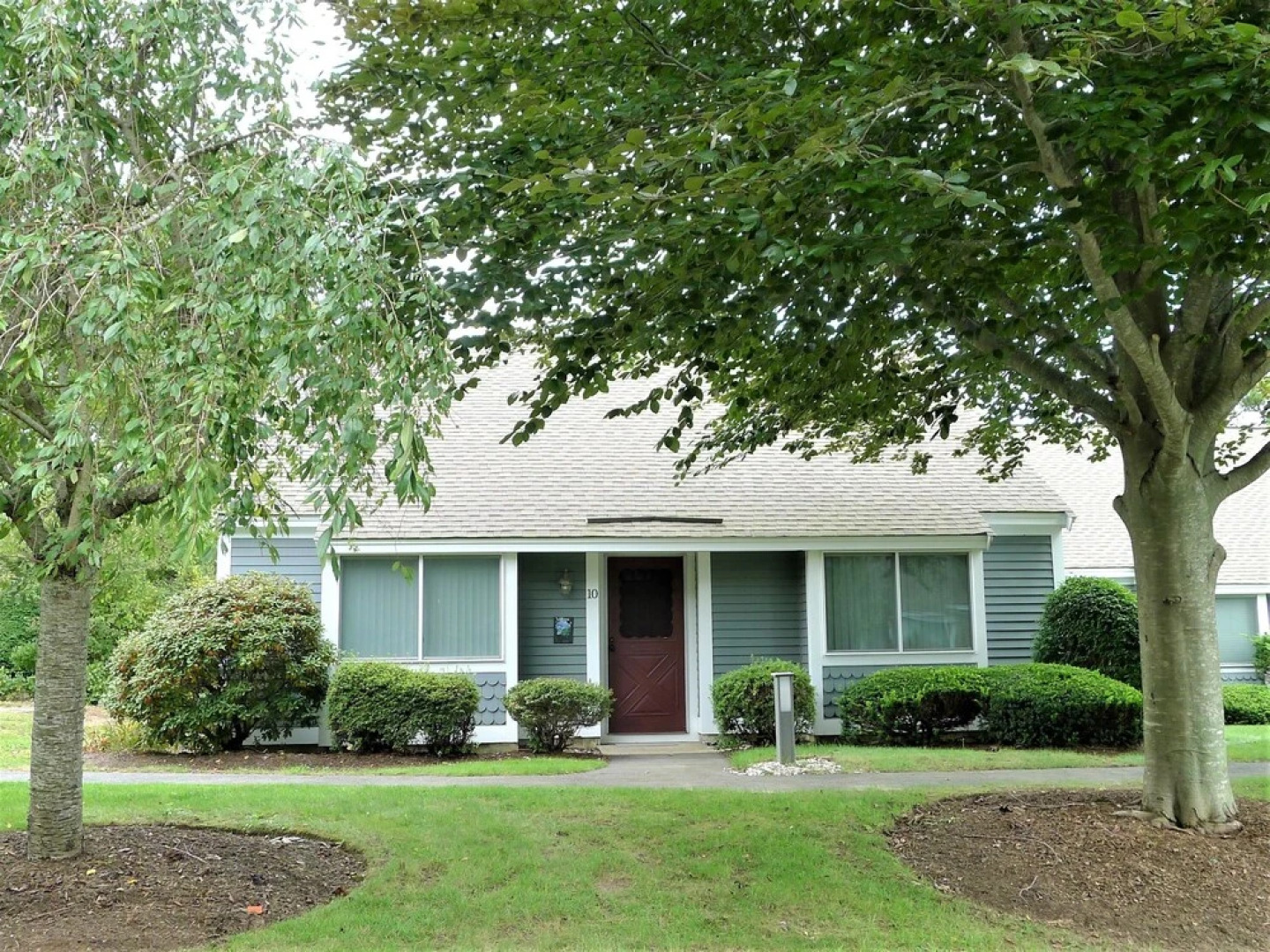 10 Gray - 2 Bedroom Condo