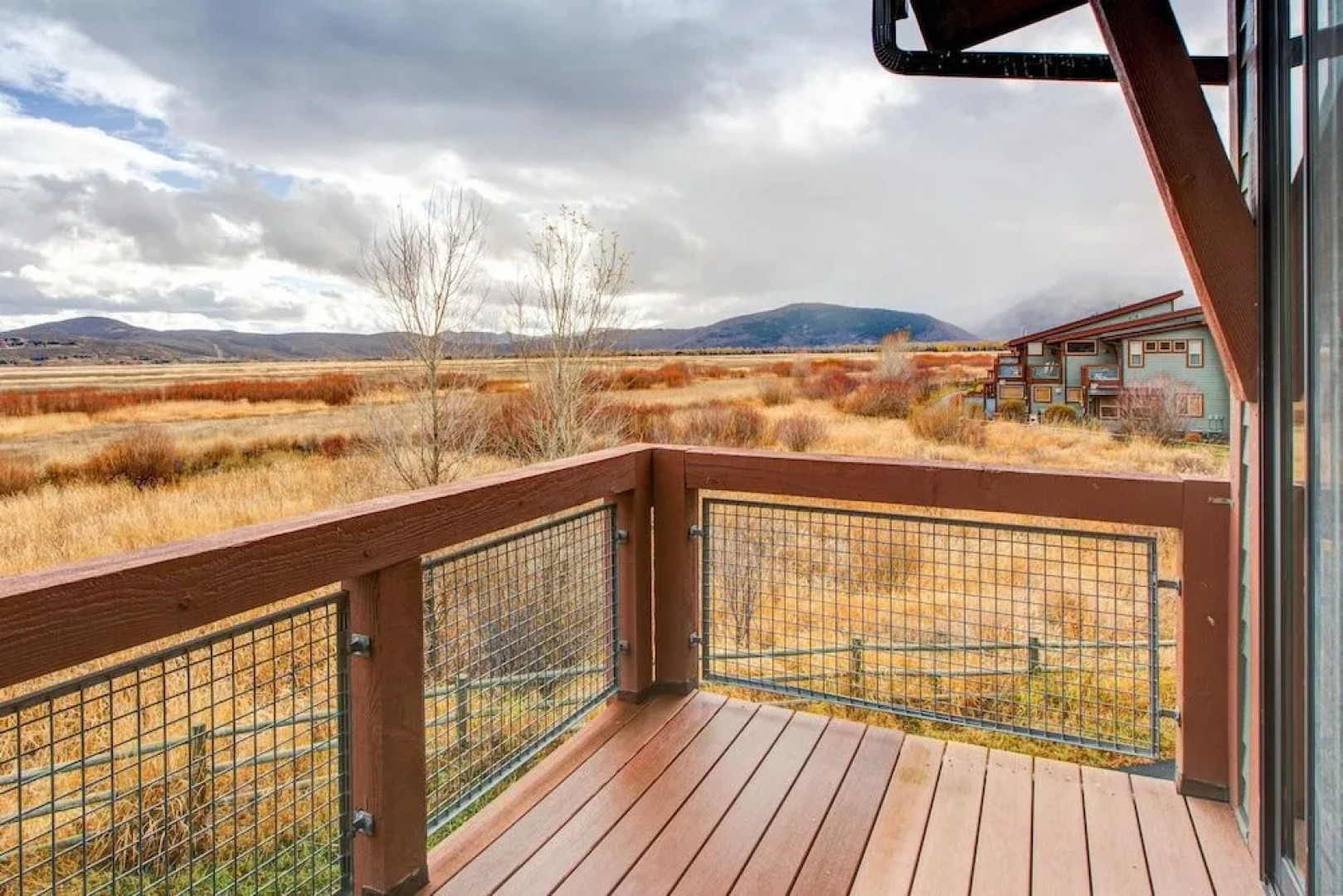 2BR Newpark Townhouse with Hot Tub by RedAwning