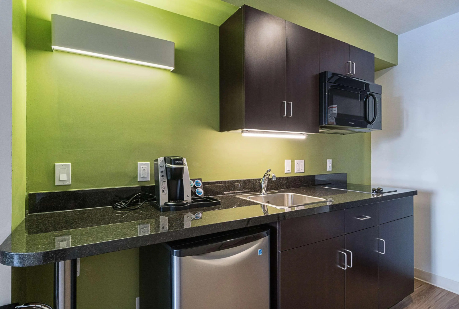 Studio 6-Bruderheim, AB