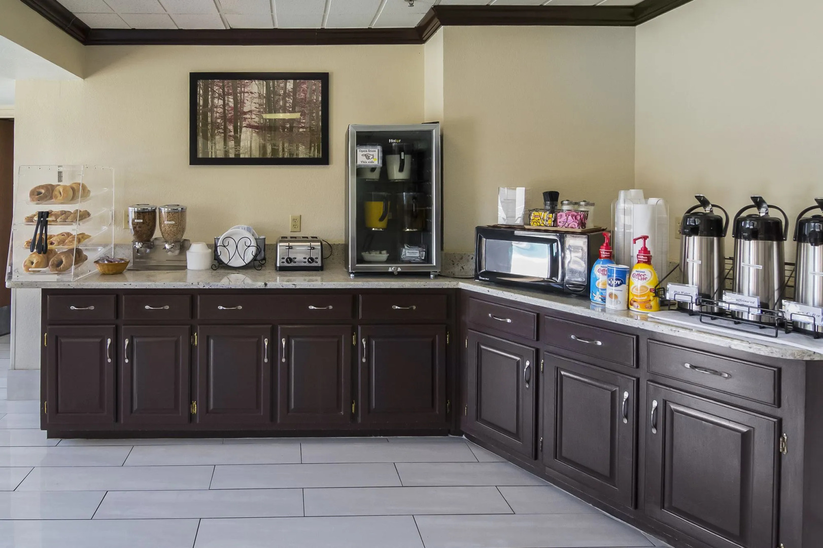 Red Roof Inn & Suites Fayetteville - Fort Bragg