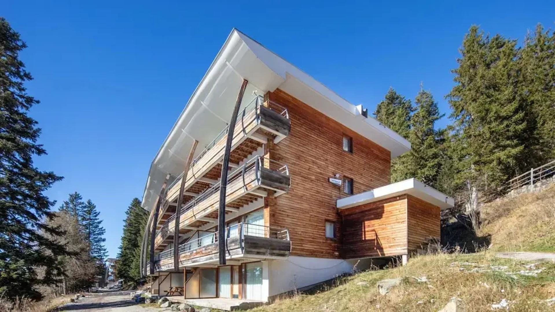 Stylish Alpine Stay for 6 Guests