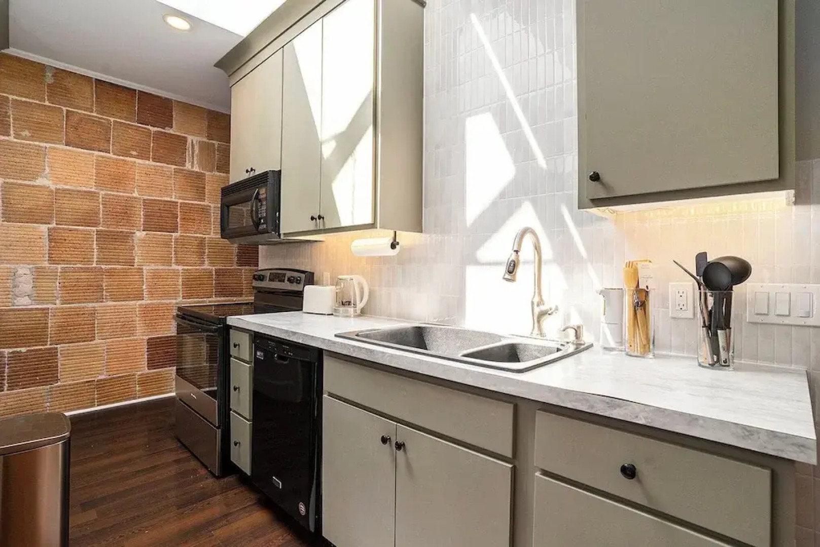 Love Mi Getaway Loft with Deck 110