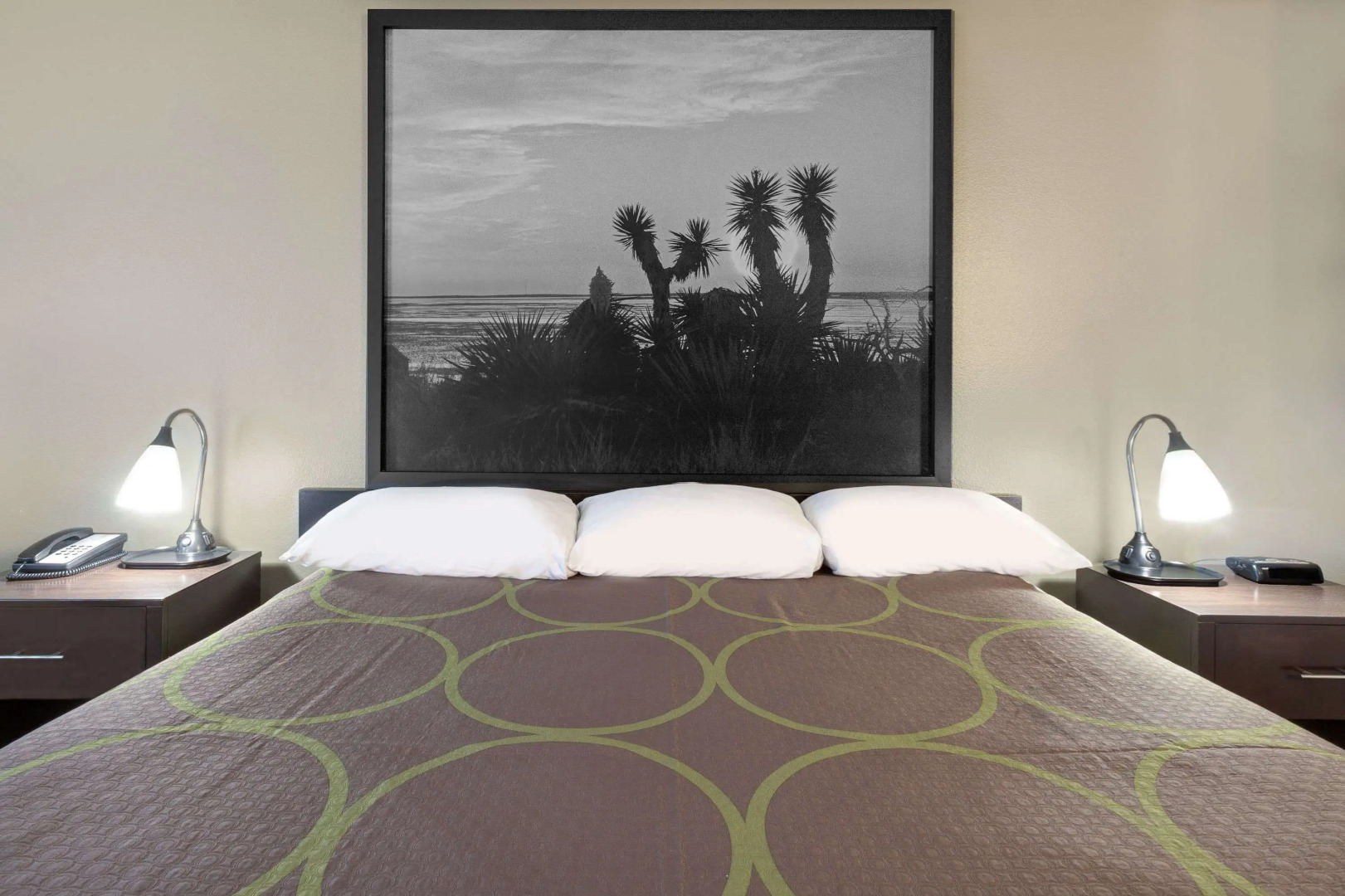 Super 8 by Wyndham Victoria/North/Mall Area