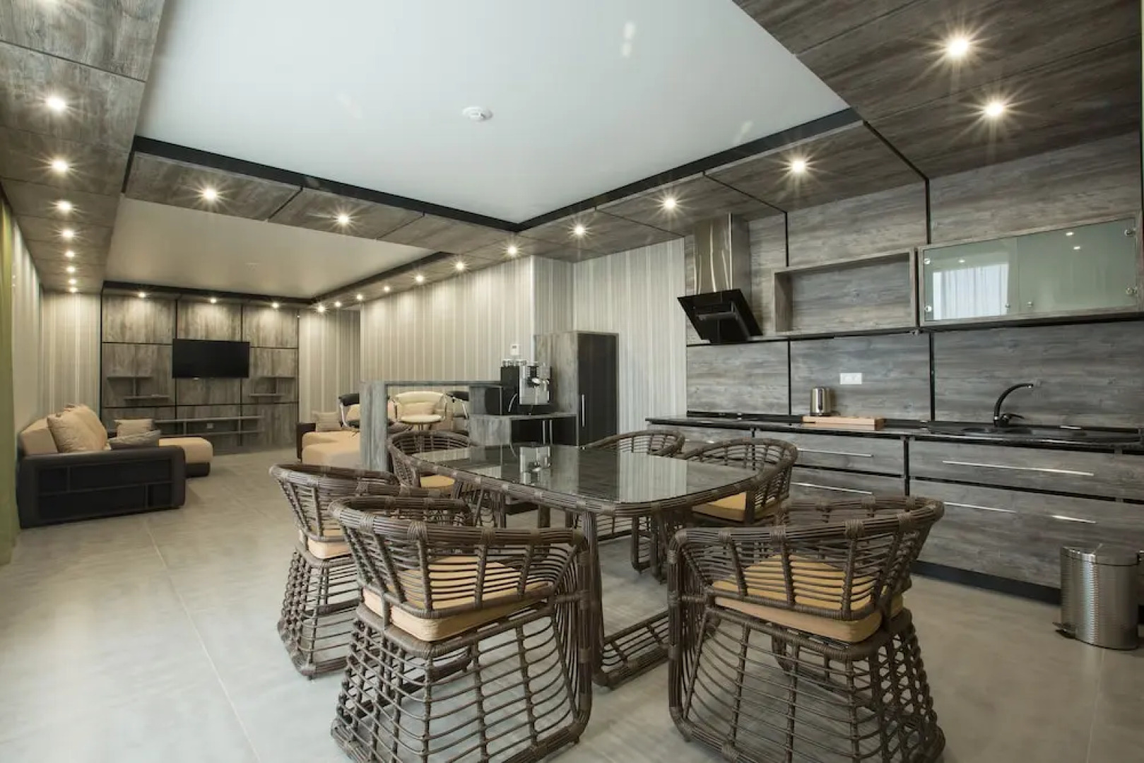 Отель Alana Royal