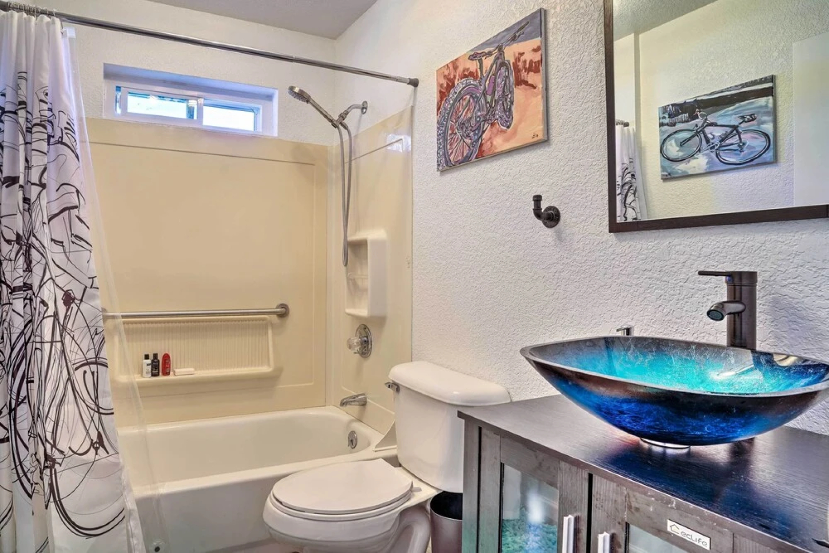 Colorful Cottonwood Home: Walk to Verde River!