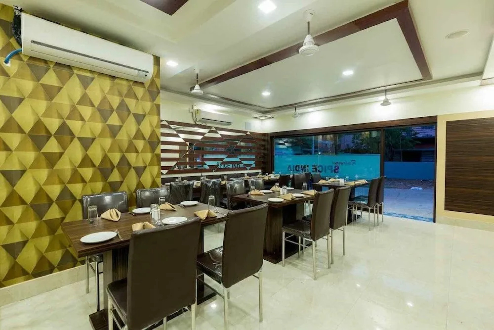 OYO 6709 Hotel L N International