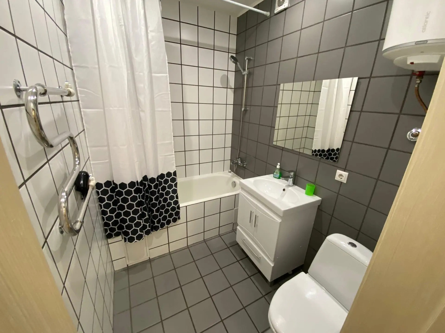 ЖивиТУТ на проспекте Комсомольский 80Е