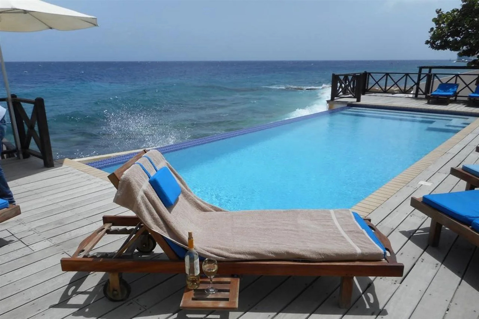 Scuba Lodge & Ocean Suites