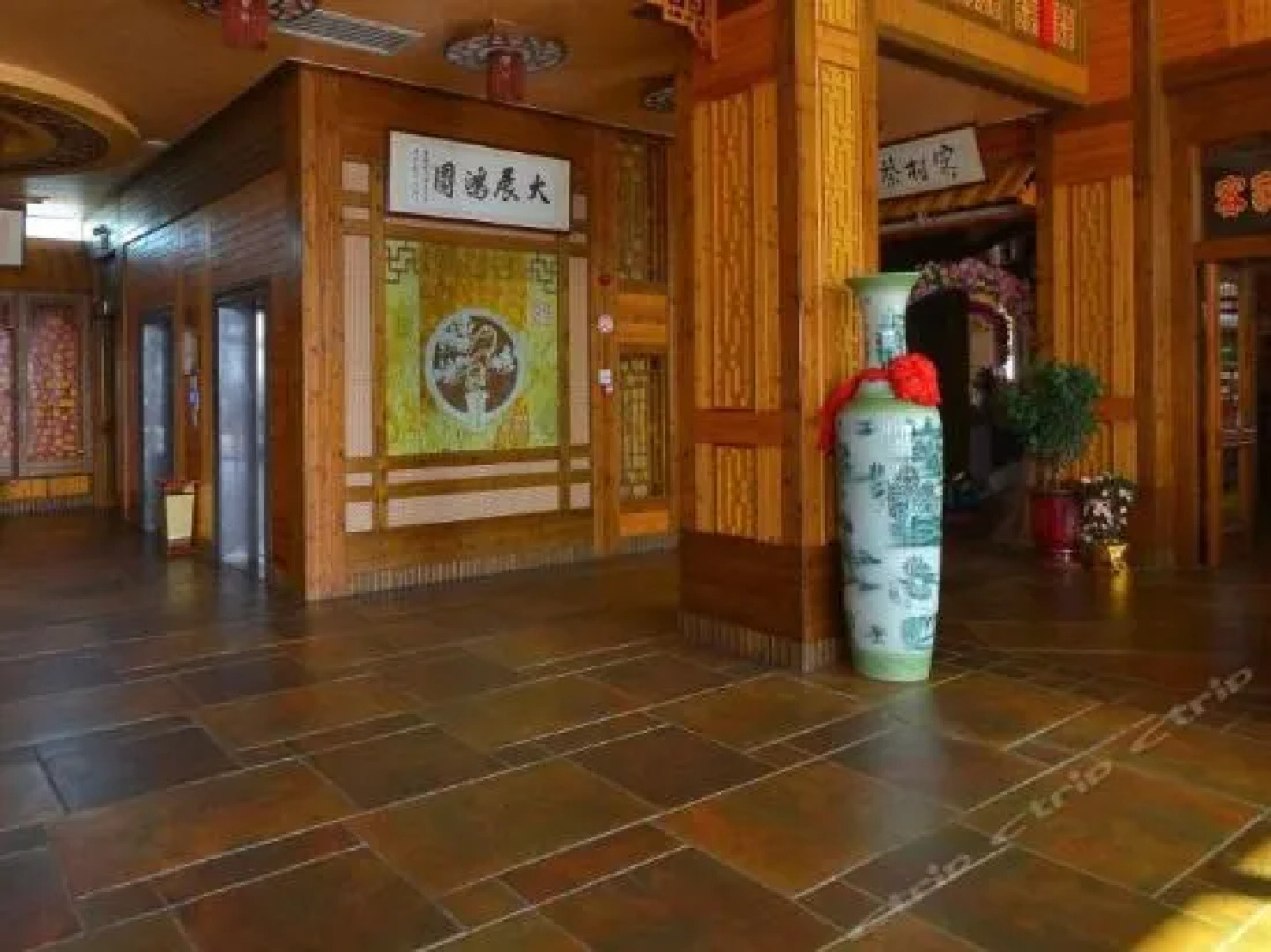 梅州名杨村大酒店