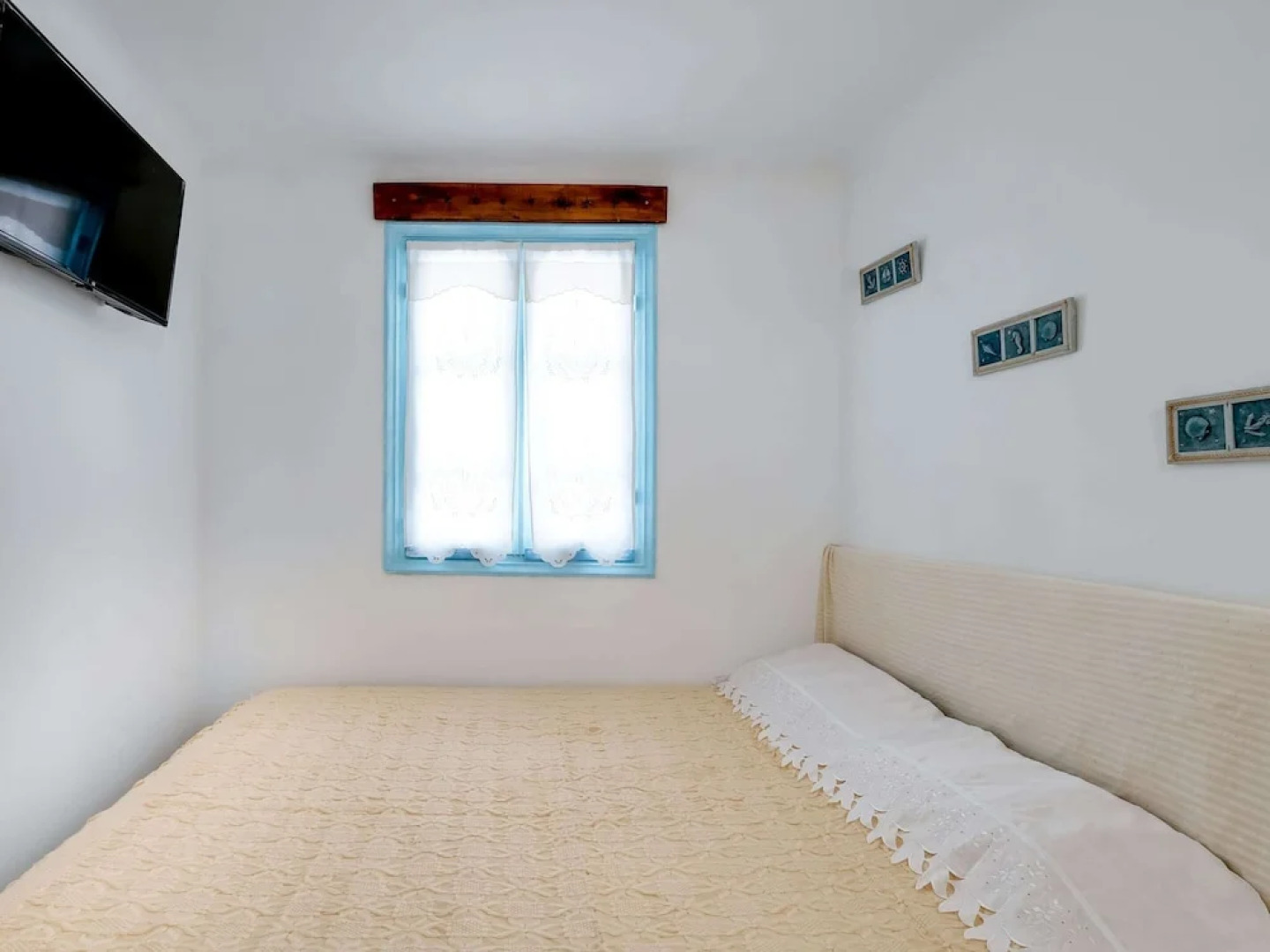 Astra Holiday Home in Aegina Island With Gorgeous Sunset Views