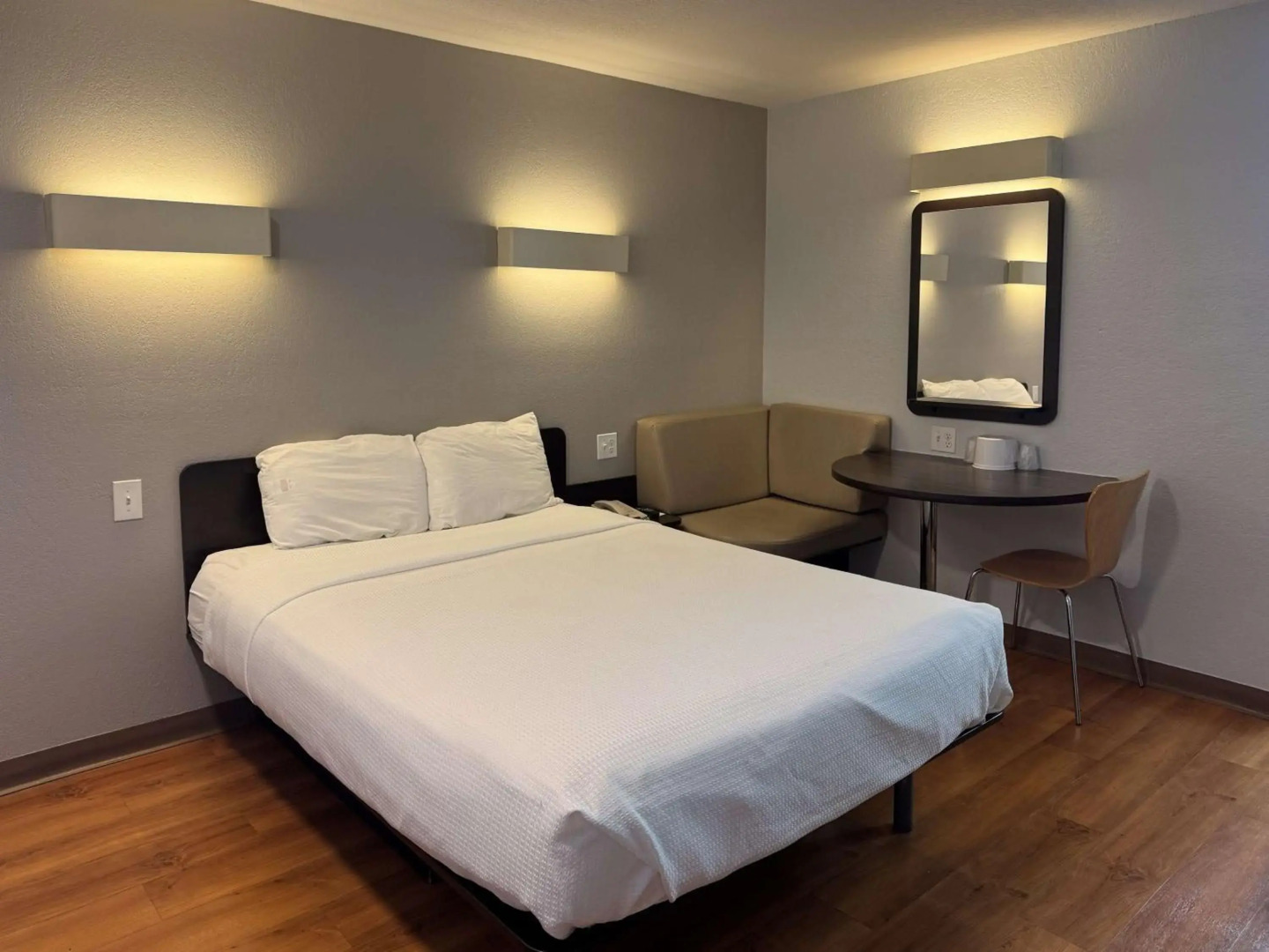 Motel 6 Simi Valley, CA