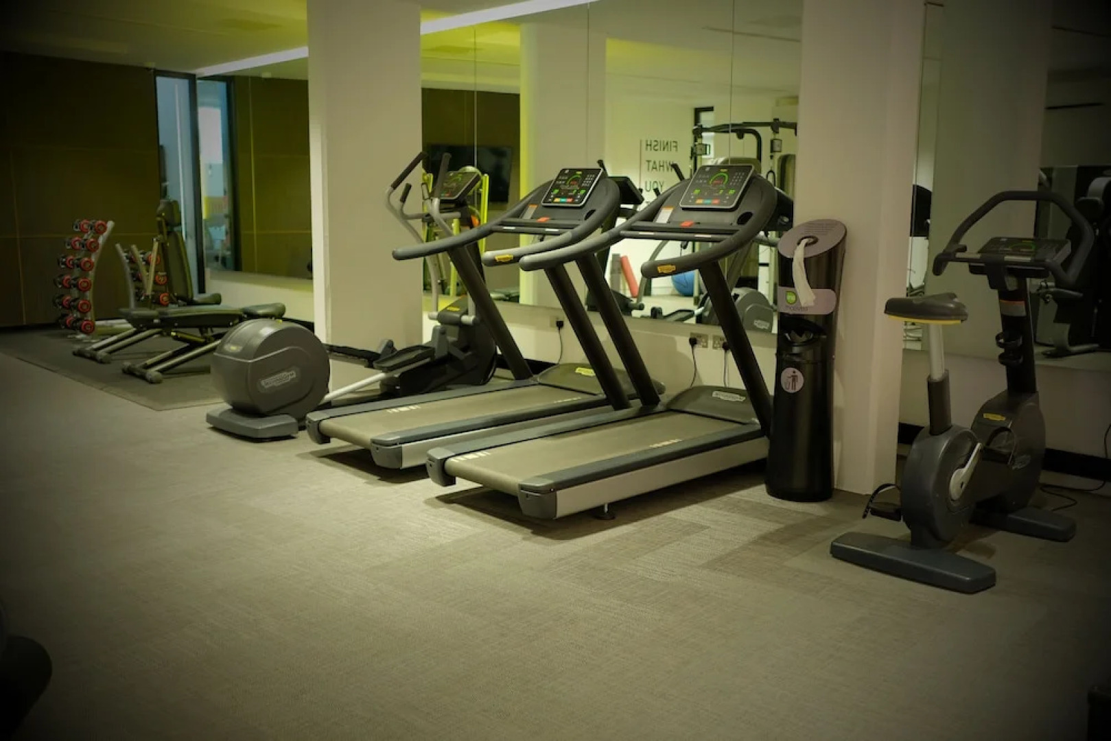 Luxury Bath Riverside Apt Parking & Gym