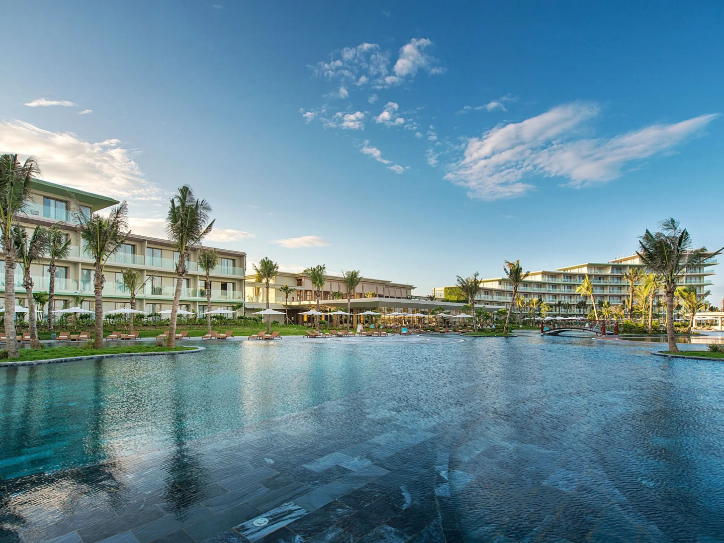 FLC Luxury Hotel Samson