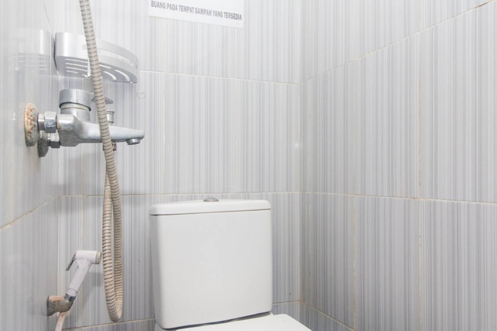 RedDoorz Syariah near Stasiun Madiun