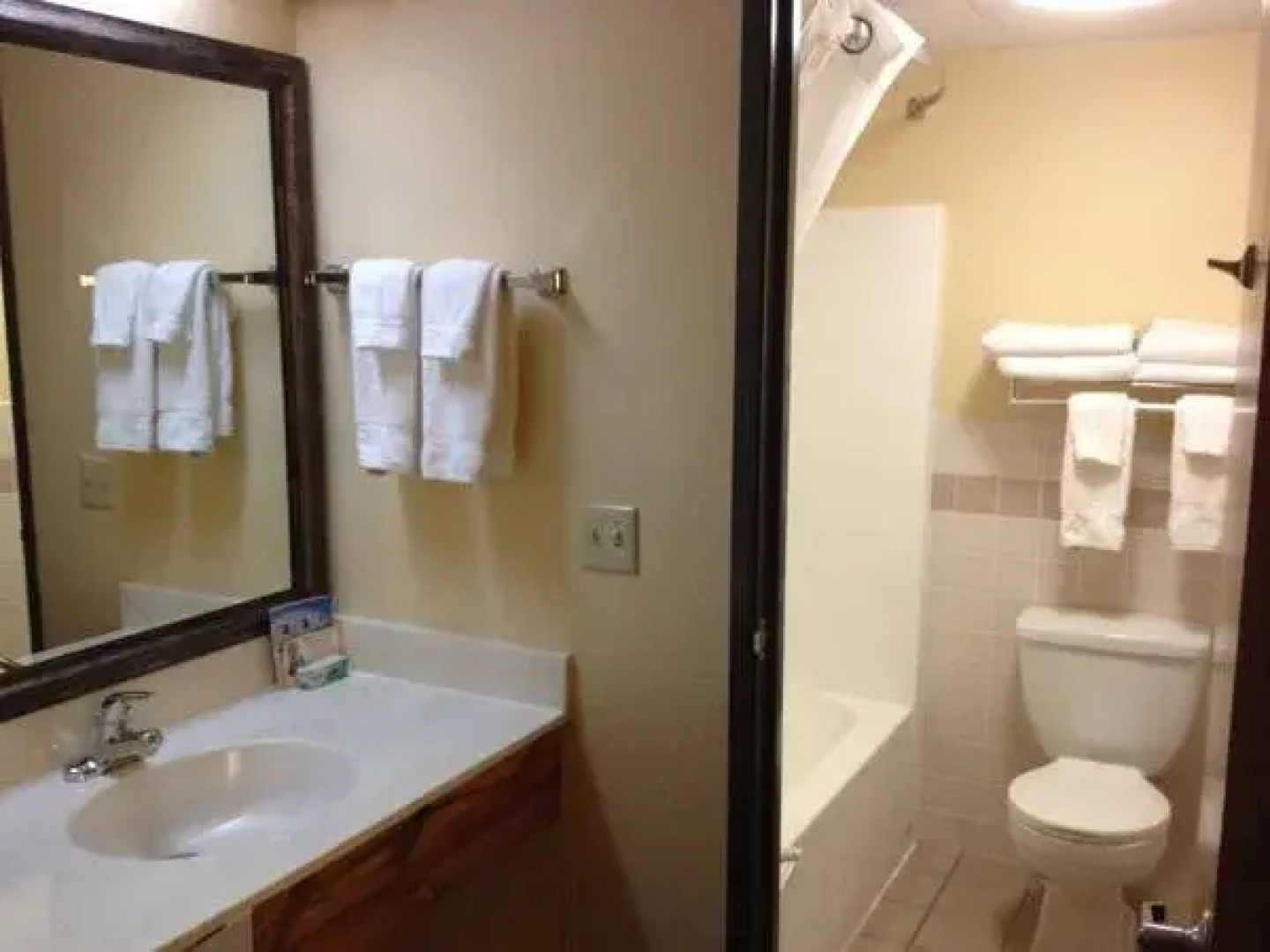 AmericInn Lodge and Suites