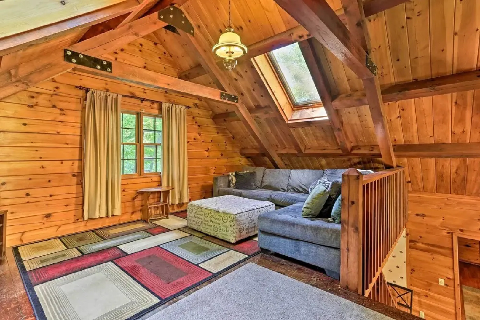 Spacious Cabin, 1 Block to Locust Lake Beach!