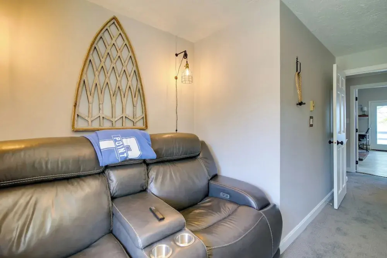 Bayfront Home w/ Deck - 4 Mi to Downtown Plymouth!