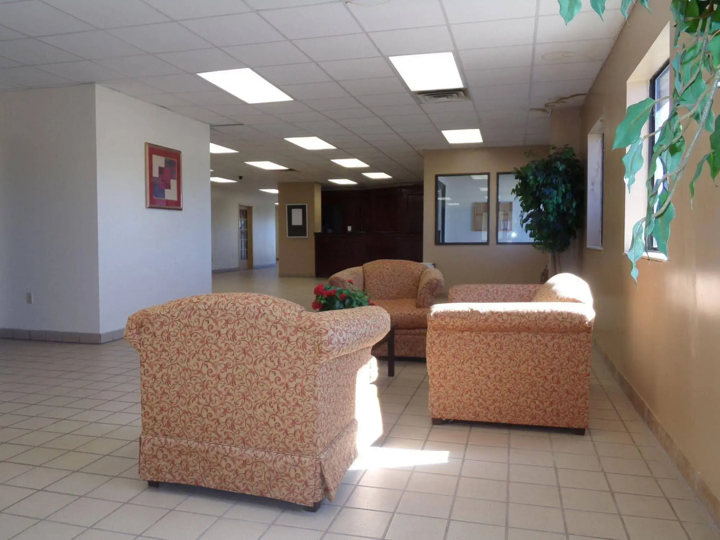 Econo Lodge Inn & Suites