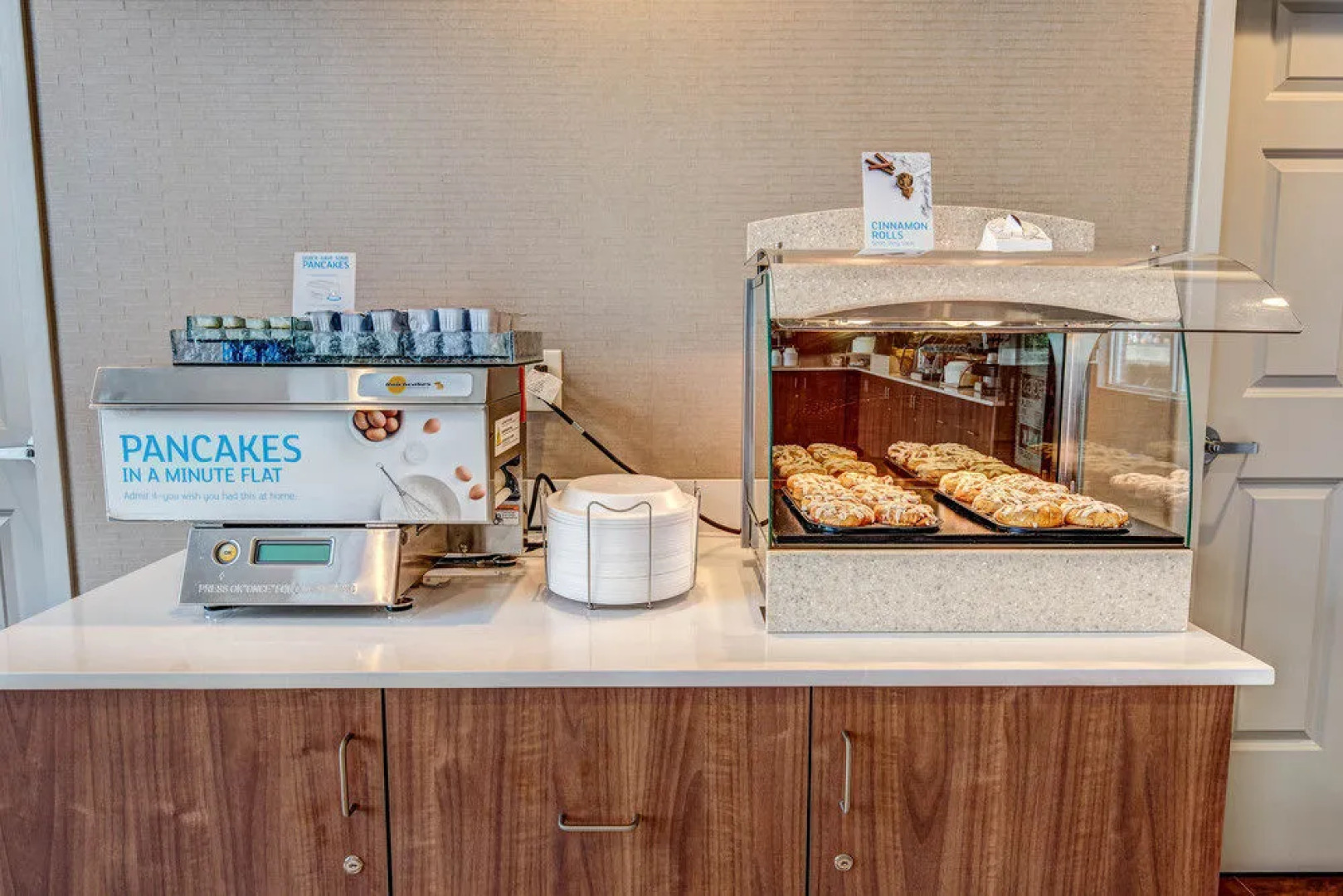 Holiday Inn Express & Suites Woodbridge