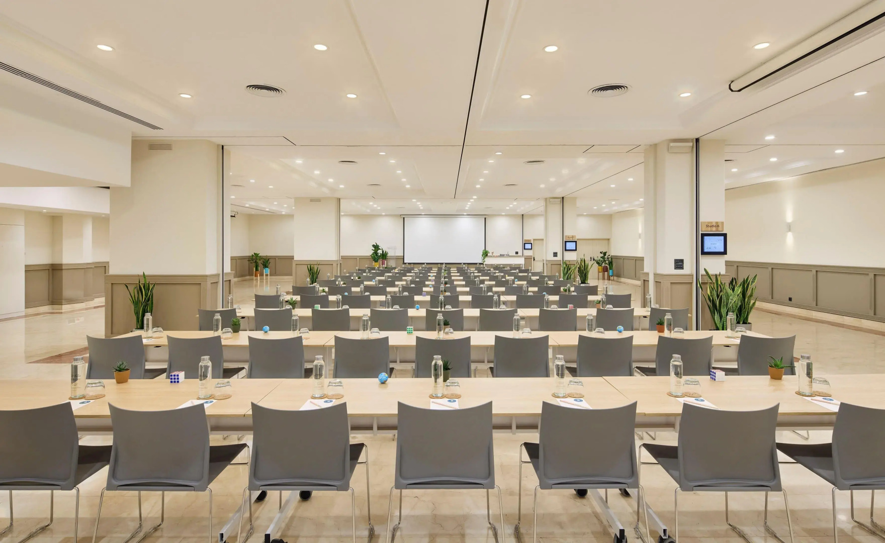 Отель INNSiDE by Melia Barcelona Apolo