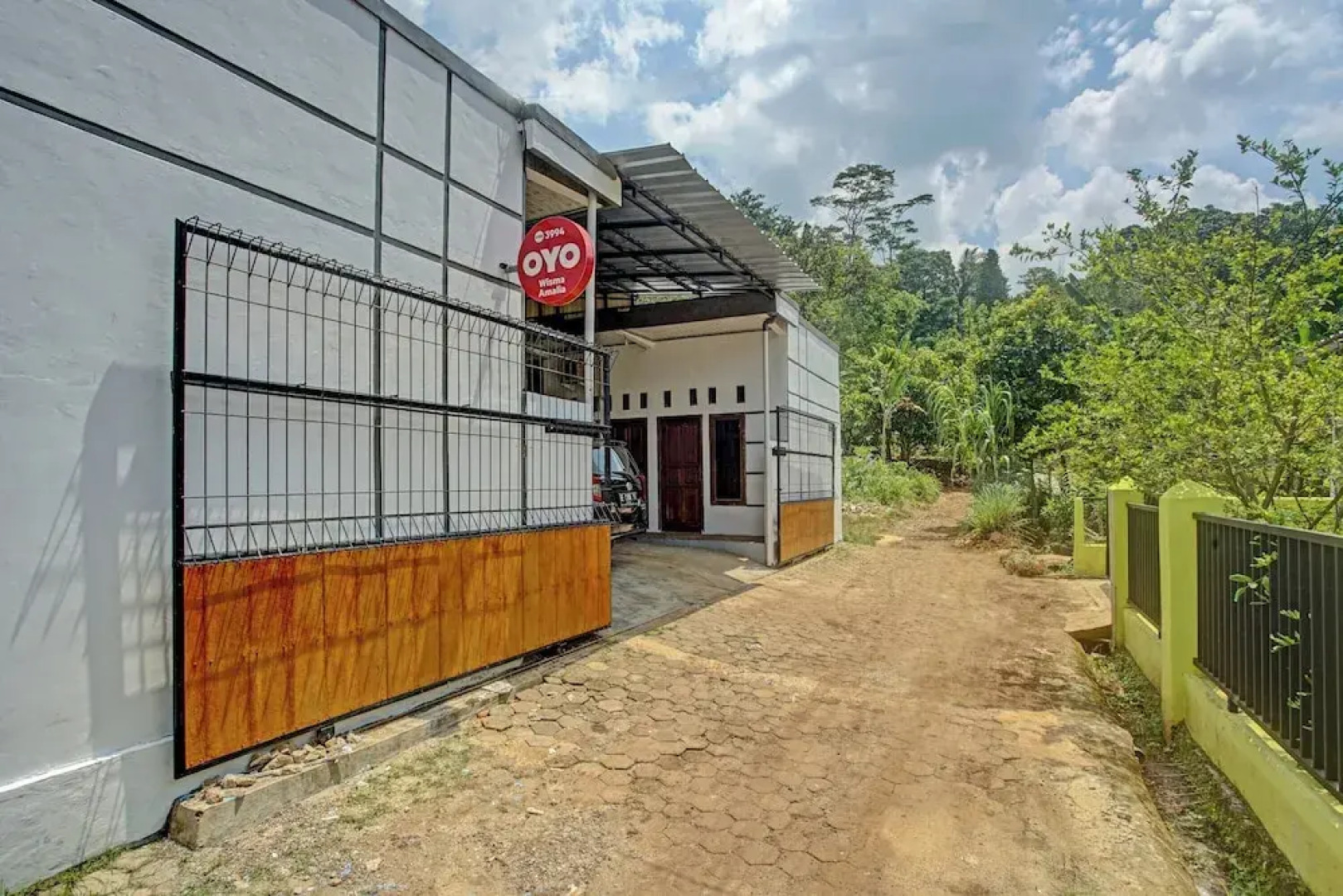 Wisma Amalia Syariah by OYO Rooms