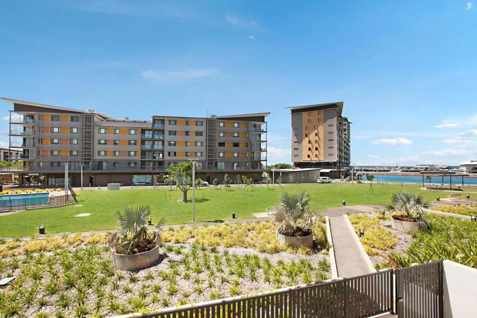 Saltwater Suites - 1,2 & 3 Bed Waterfront Apartments